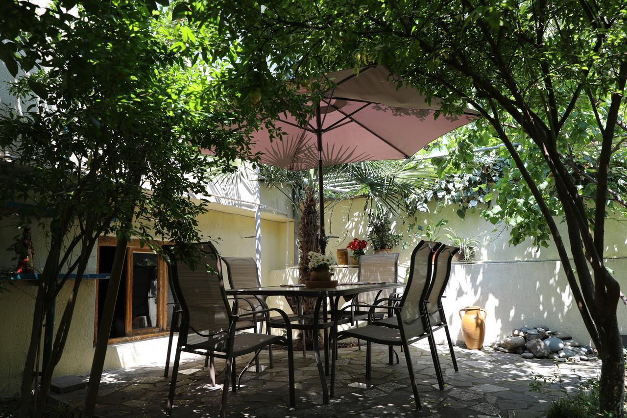 4Bd Appartaments With Cozy Garden ティビリシ エクステリア 写真