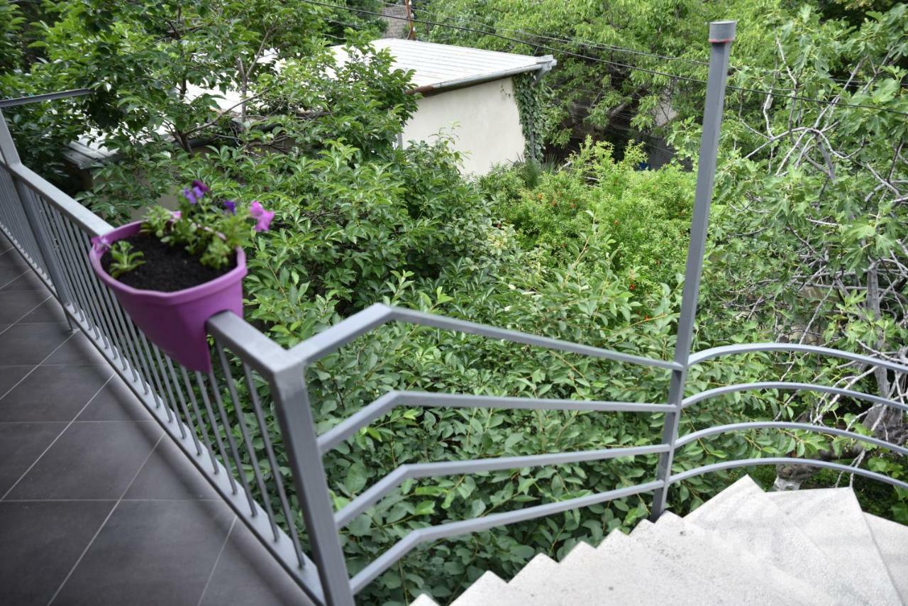 4Bd Appartaments With Cozy Garden ティビリシ エクステリア 写真