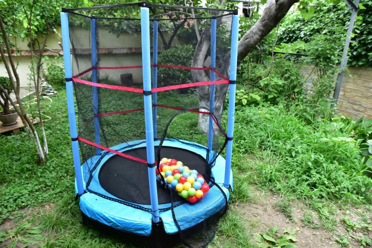 4Bd Appartaments With Cozy Garden ティビリシ エクステリア 写真